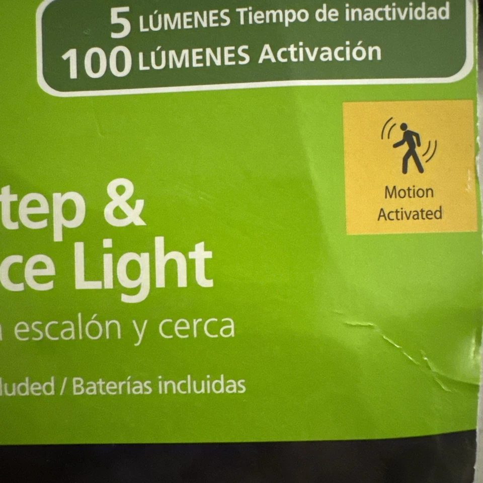 Luzes de degrau e cerca movidas a energia solar Mainstays 100 lúmens ativadas novas na caixa. - Imagem 4 de 4