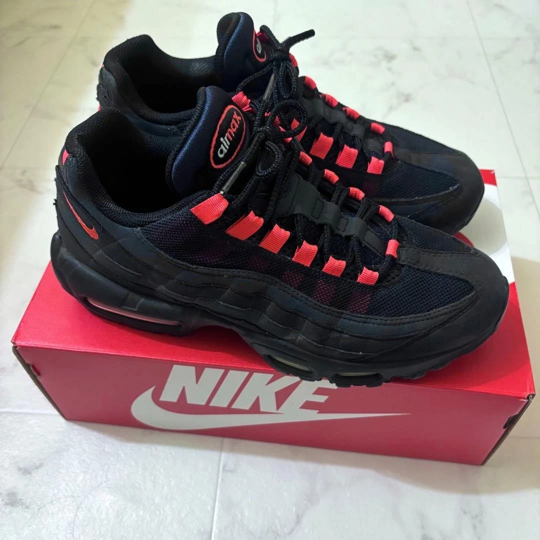 Preços baixos em Nike Air Max 95 Black Laser Crimson | eBay
