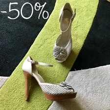 Saxon Sandals Grey Flower 39 New Shoes Sandals Bnwt Leather Ankle Platform