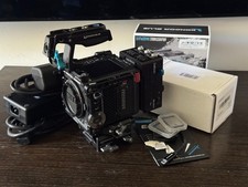 RED DIGITAL CINEMA KOMODO-X 6K Digital Cinema Camera Canon RF, Black PACKAGE