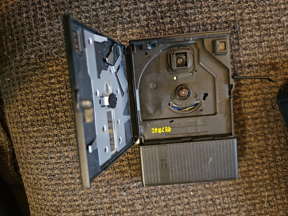 Vintage Eastman Kodak Disc 4000 Camera Untested With Pouch - Image 3 of 4