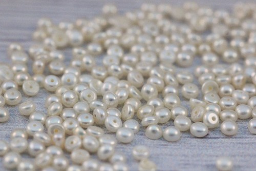 Vente en gros 6-6,5 mm perle blanche bouton lâche dos plat cabochon 100 pièces - Photo 1/4