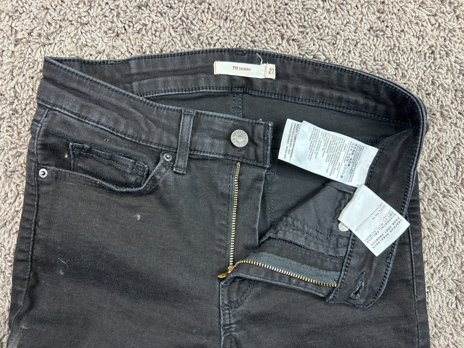 Levis 711 Jeans Women's Size 27 Black Denim Skinny Stretch (Act 27 X28.5") thumbnail 4