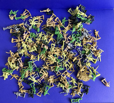 Lot of Vintage Army Toy Soldiers 72 Plastic