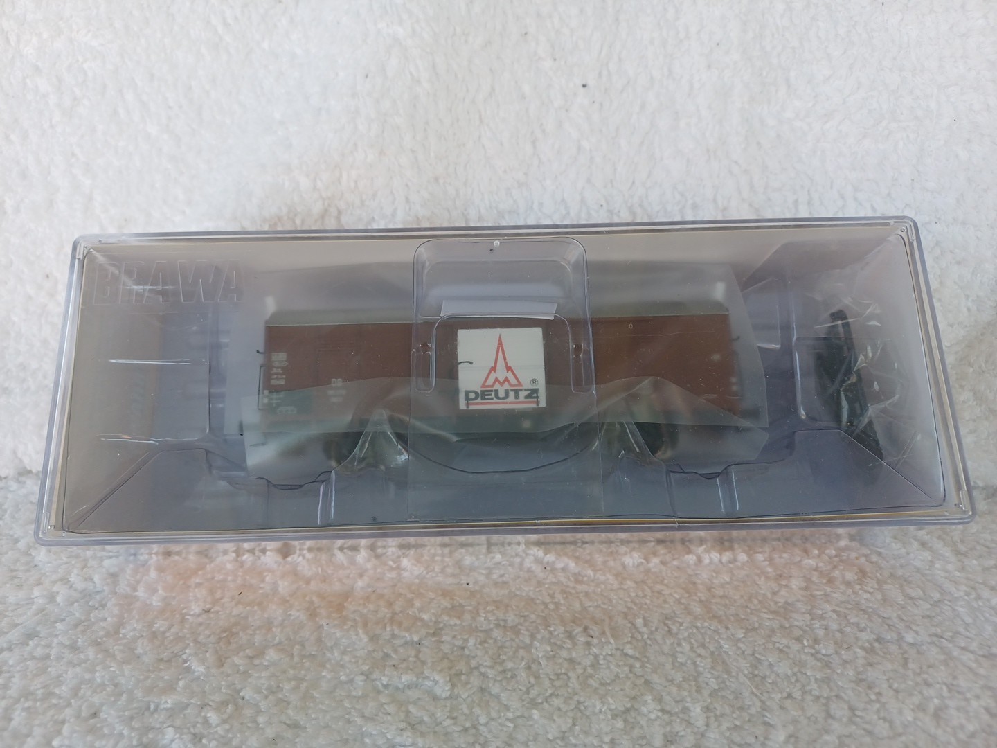 Brawa HO Gauge 50487 DB Covered Freight Wagon Glt23 Deutz Tractors Epoche III