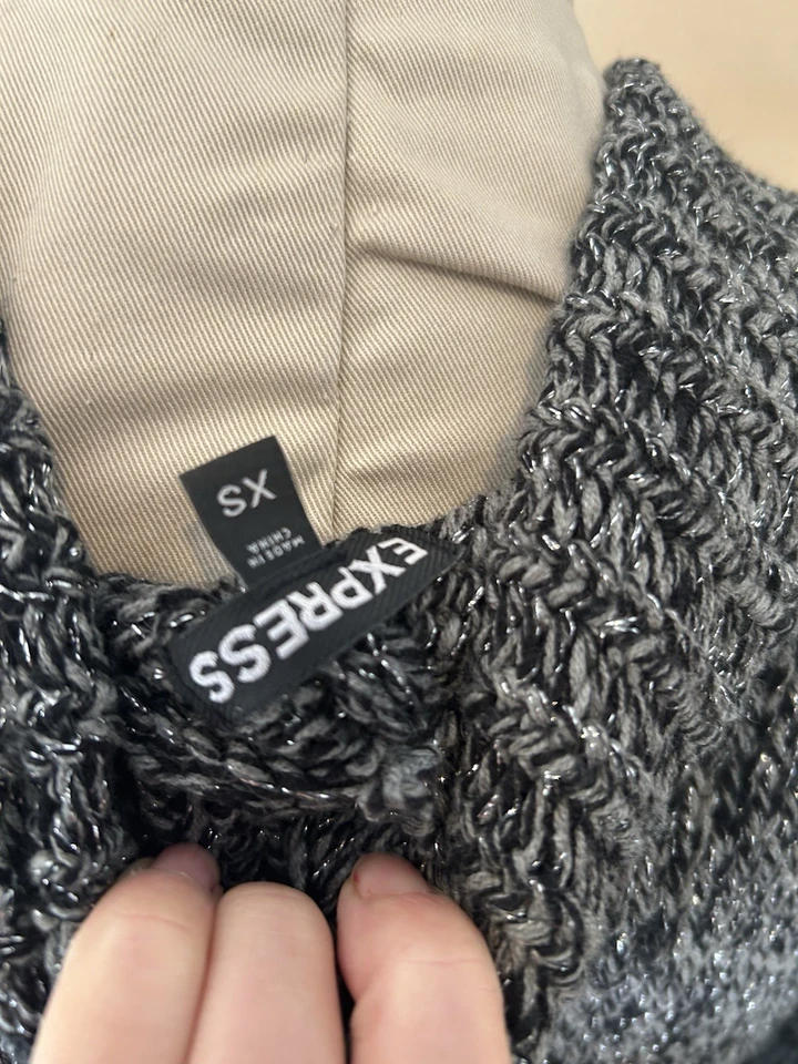 Cárdigan Express blanco y negro con cinturón talla XS Foto 3 de 4