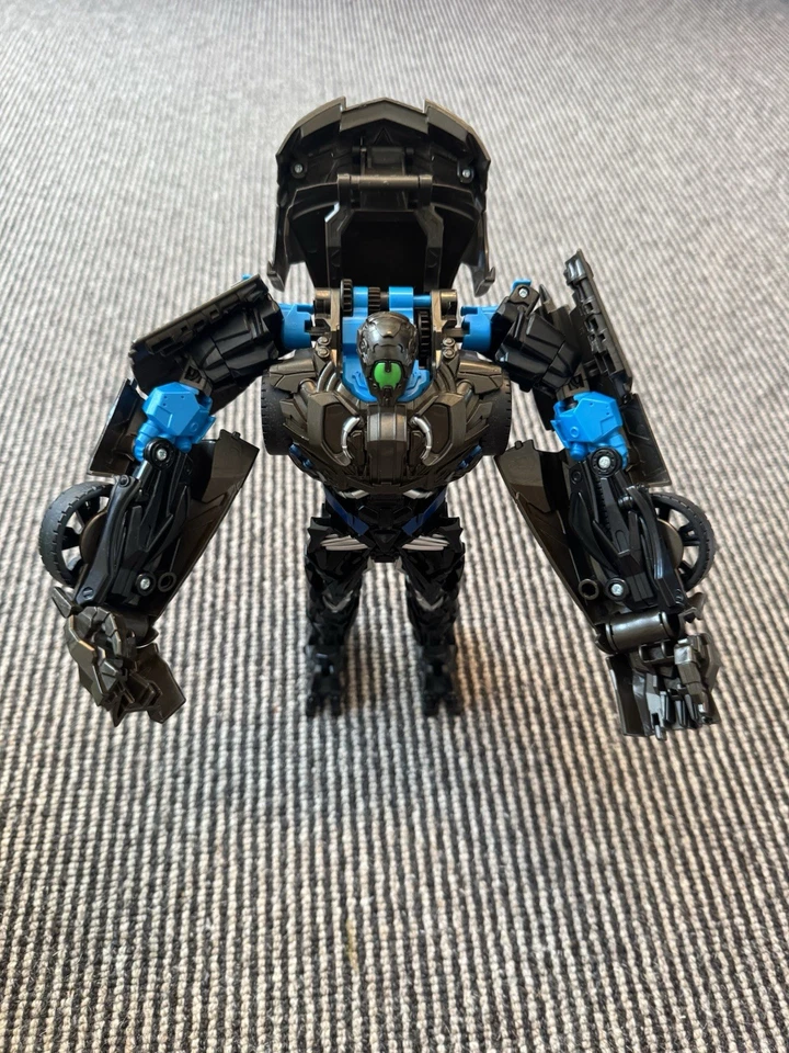 Transformers Age of Extinction - Flip & Change Lockdown Figure - Image 2 of 2