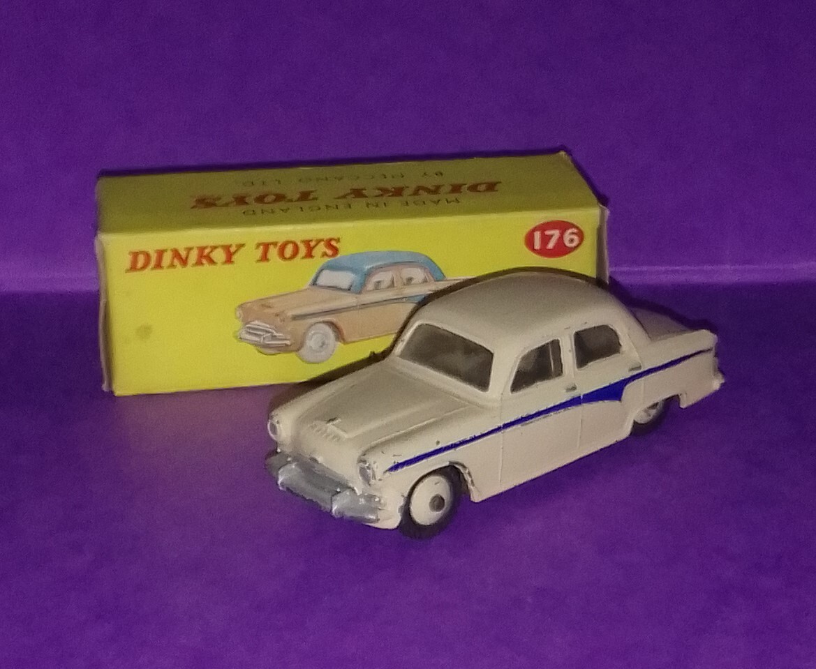 オールドディンキートイズ　Austin Devon ミニカー Dinky 152, Austin A40 Devon - Free Price Guide & Review
