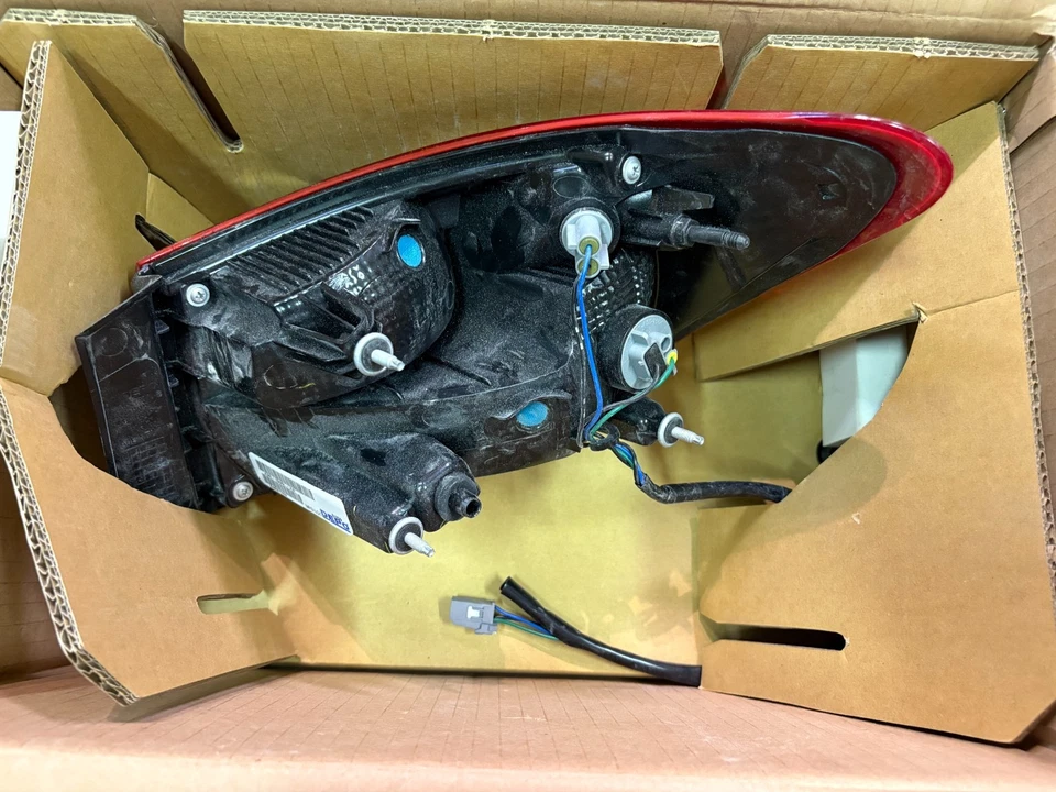 Luz trasera izquierda del lado del conductor Chevrolet Malibu 2016-2023 no OEM Foto 2 de 3