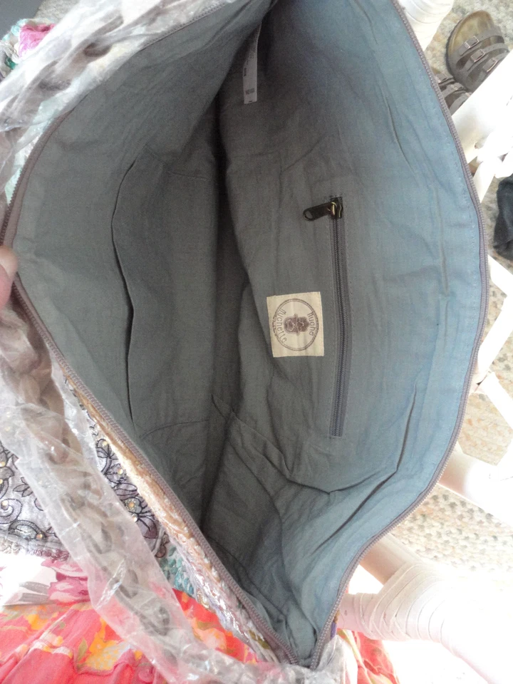 Catálogo Sundance Muchette Playa Rosas Patchwork Bolso Grande INCREÍBLE Sin Usar Foto 3 de 4