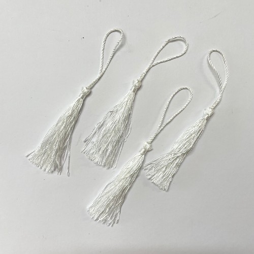 New Fabric Fan Tassels x 4 pcs - White - Wholesale Feathers & Craft Supplies - Picture 1 of 2