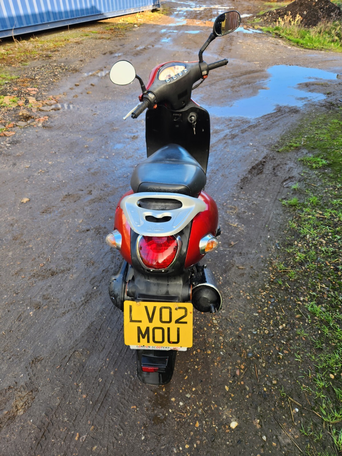 Kymco yup 50cc 2stroke scooter. Runs rides perfect no mot as been