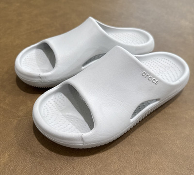 Crocs Mellow Recovery Slides Sandals Light Gray Men's 7 Women's 9