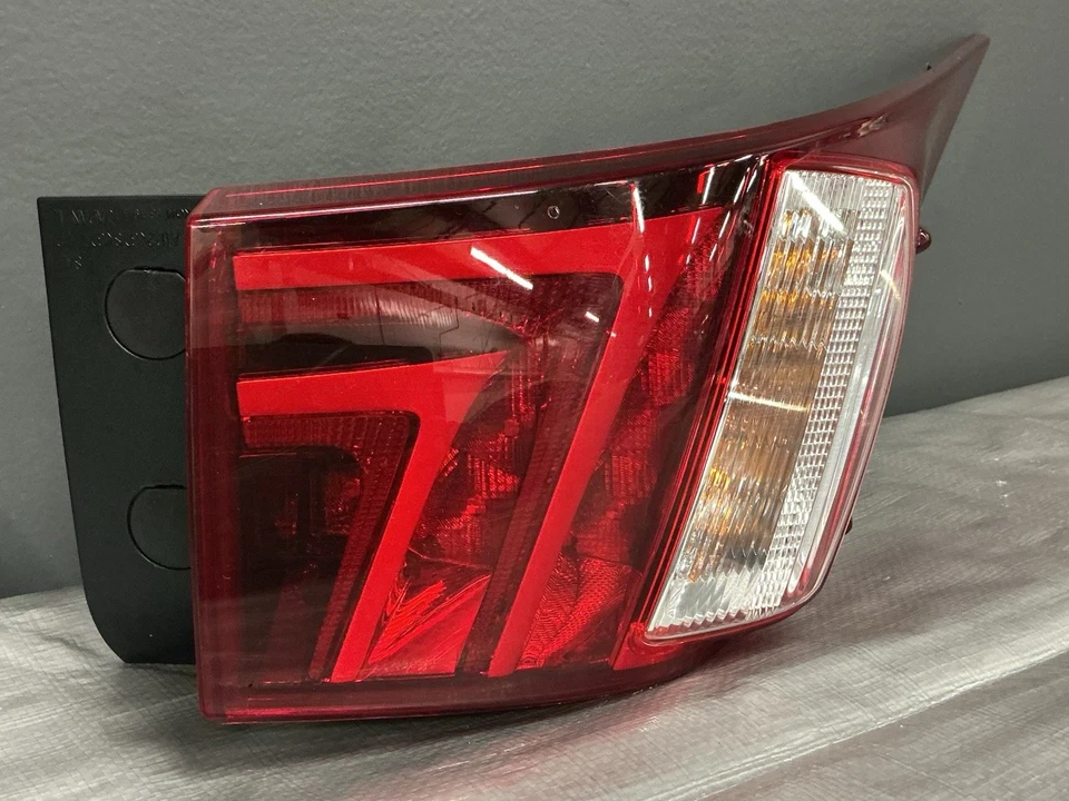 Luz trasera izquierda Lexus IS 350 2015 cuarto 8156053270 OEM Foto 2 de 4