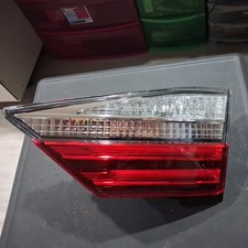 Lexus ES300H, Right Tail Light Decklid Mounte...