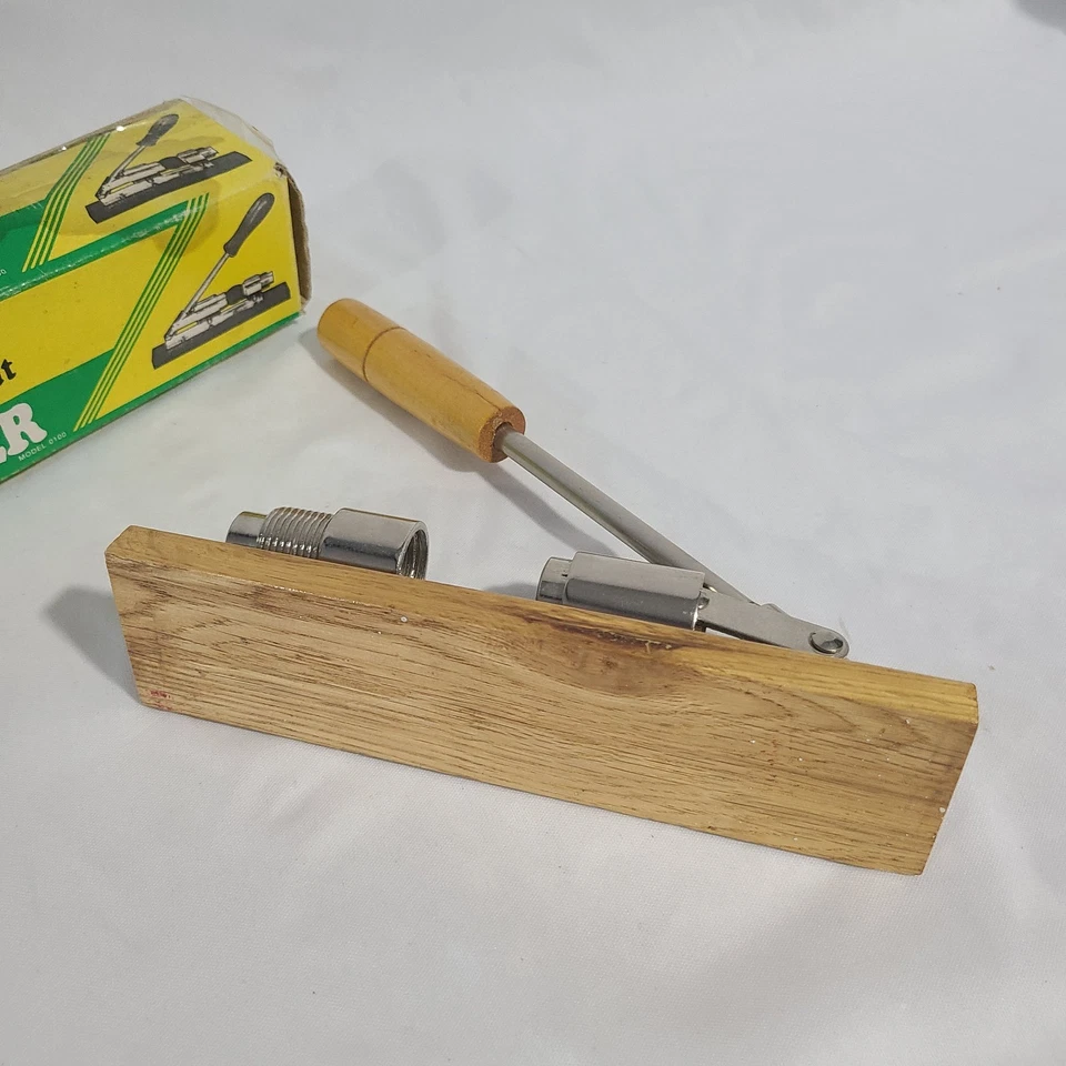 Vintage Duke's Easy Pecan and Nut Cracker In Original Box Steel & Wood Excellent - Image 4 of 4