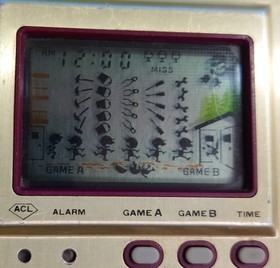 [in hand] nintendo game watch helmet cn-07