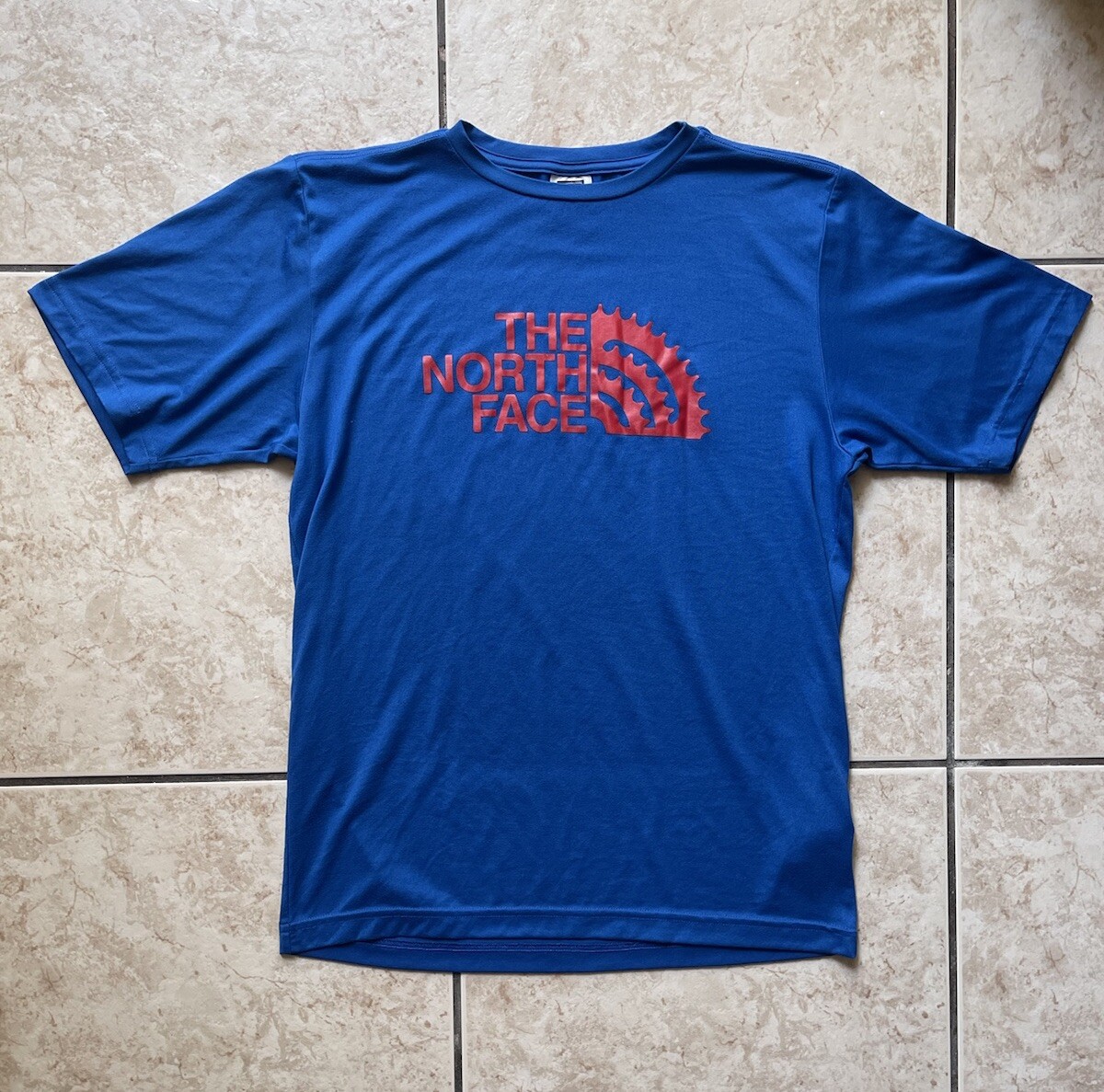 The North Face TNF Men&rsquo;s Short Sleeve Sprocket Gear Small 