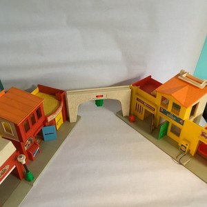 Vintage Fisher Price Little People Village 997 No Accessories Ebay