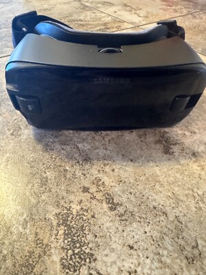 Samsung SMR324 Gear VR headset only no Controller  Black Used