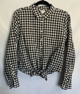 camisa blanca botones negro