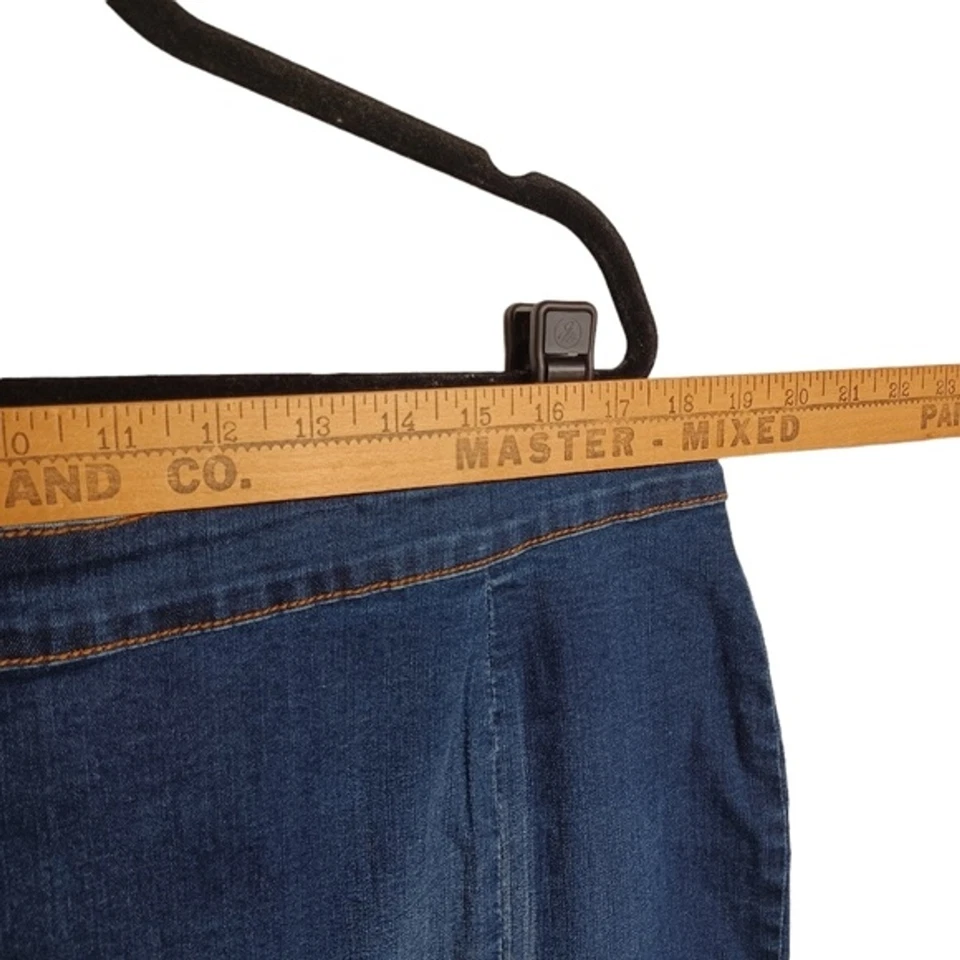 Falda vaquera con abertura trasera azul medio oscuro $75 POETIC JUSTICE 22 Foto 4 de 4