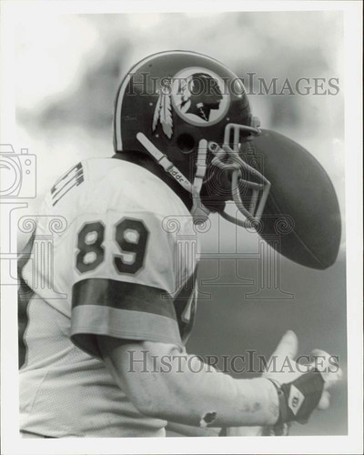 1983 Press Photo Washington Redskins Alvin Garrett #89 misses catching ...