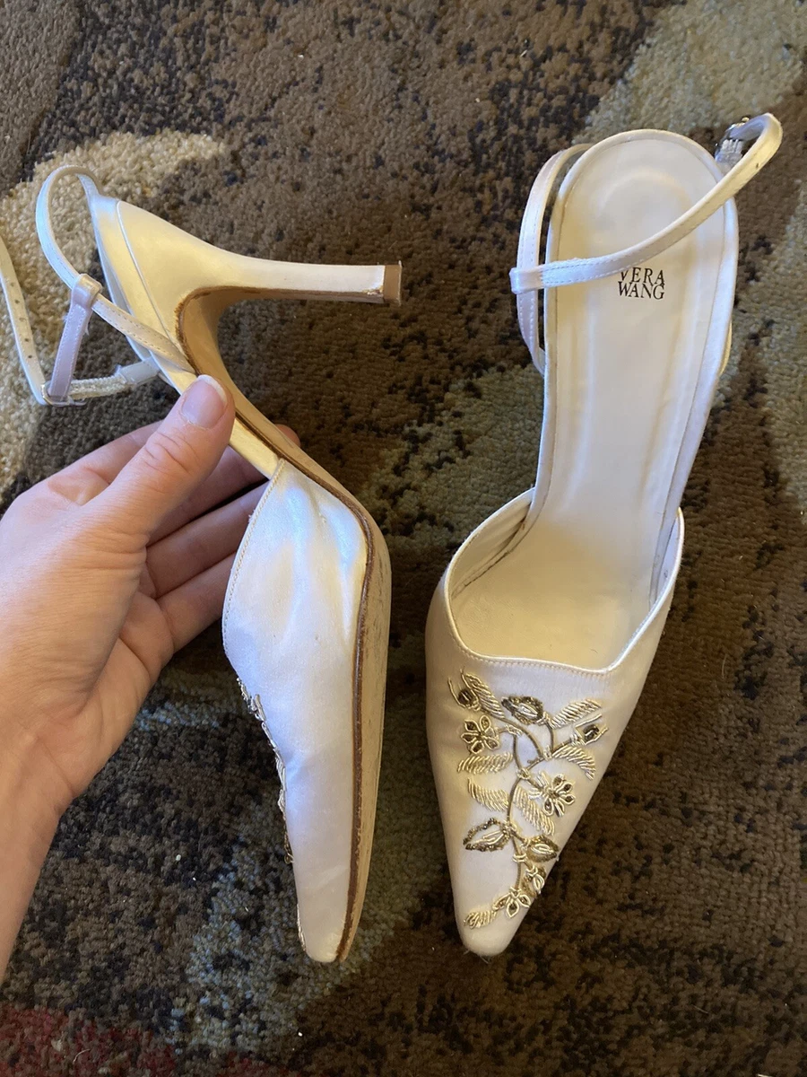 Vera wang hotsell white shoes