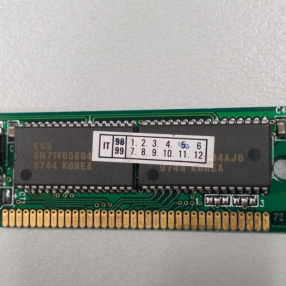 LG Semicon 4Mx4 8MB 60ns EDO-DRAM 72-pin SIMM GM71V65804AJ6 M2N32EF88LGG.3 - Image 3 of 4