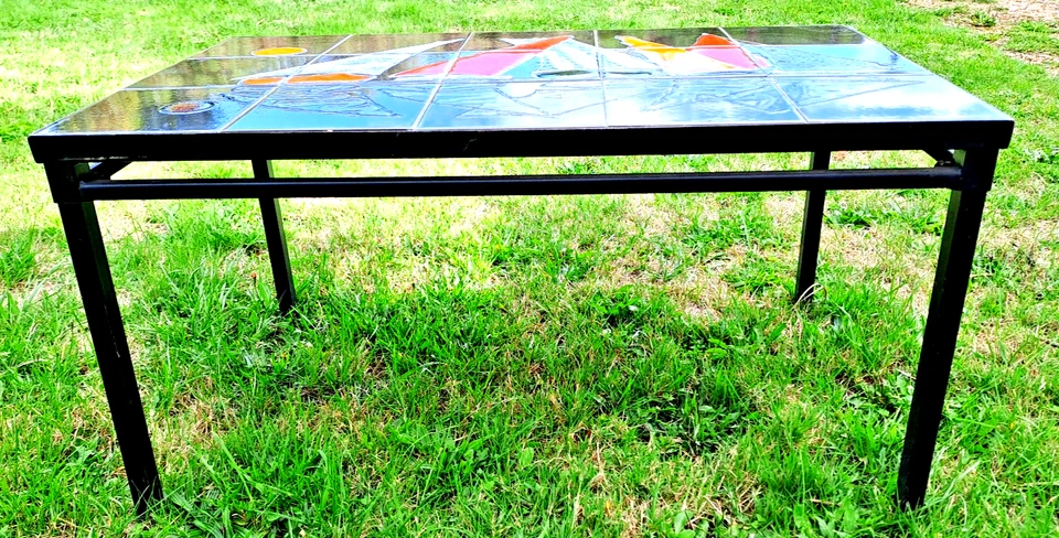 ANCIENNE TABLE BASSE EN CERAMIQUE   VALLAURIS  PIEDS METAL NOIR  VINTAGE 1960/70 - Photo 2/4