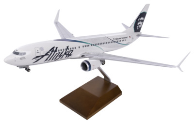 Skymarks SKR8246 Alaska Airlines Boeing 737-800 N568AS Desk 1/100 AV Jet Model