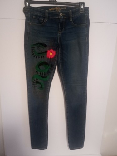 Arizona Jeans Co Embroidered Jeans Size 