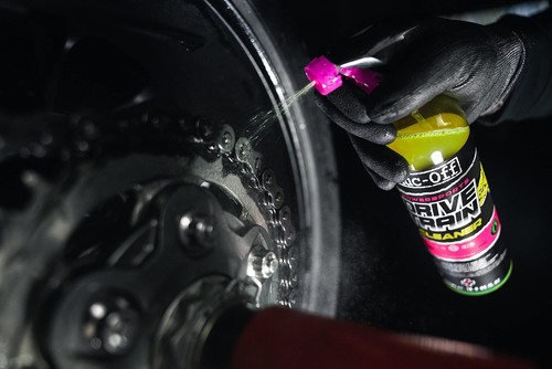 Muc-Off Powersports Drivetrain Cleaner, 16.9 fl oz - Chain Cleaner and Degreaser - Picture 4 of 5