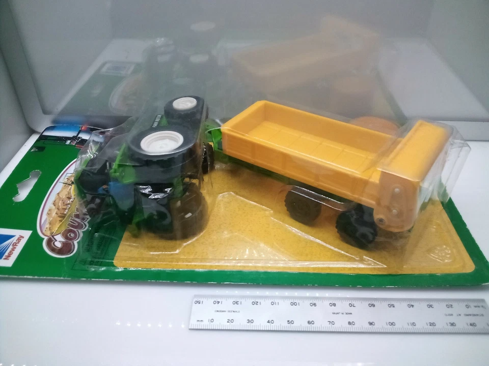 NewRay 1:32 Scale? - Farm Tractor & Trailer - Hay Bale - Plastic Play Set - Image 4 of 4