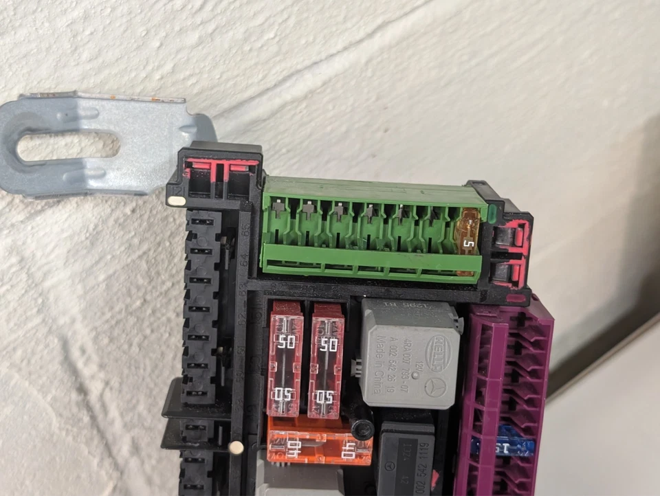 Módulo de caja relé de fusibles trasero 12-14 Mercedes W204 C250 C350 2049060105 OEM Foto 2 de 4