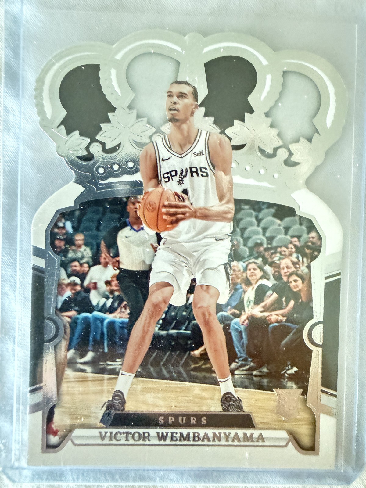 2023-24 Panini Crown Royale - Victor Wembanyama #48 (RC)