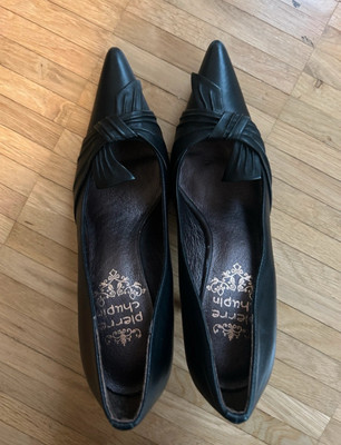 Elegant Black Pointed Toe Heels   Pierre Chupin   Size 37