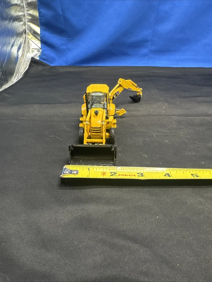 Retroexcavadora cargador tractor Komatsu WB140 de 1ª marcha escala 1:50 A2C Foto 2 de 4