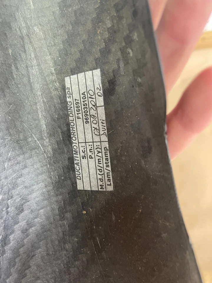 08 09 10 11 12 Escudos traseros fibra carbono Ducati Hypermotard 1100 796 Foto 4 de 4