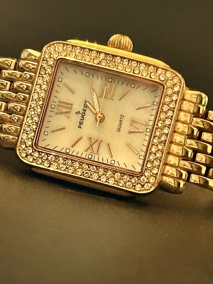 Peugeot Cuarzo, Bisel Cristal, Oro Rosa, 33X35mm, Muñeca 8”, Batería Nueva, Funciona Excelente" Foto 2 de 4