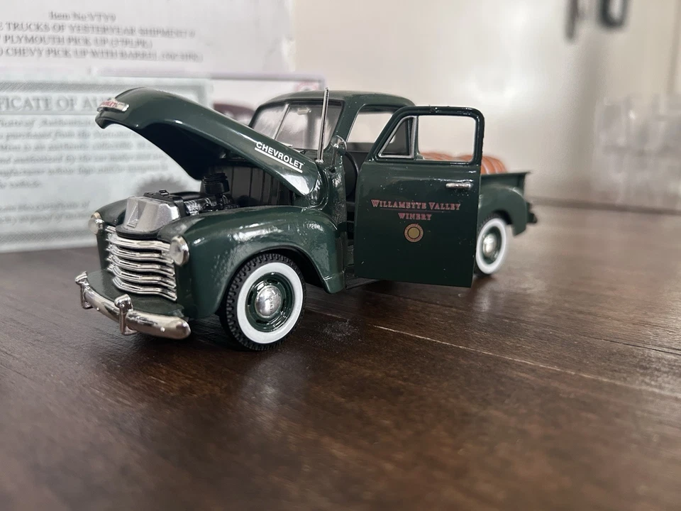1937 Plymouth Pickup And 1950 Chevrolet Pickup With Barrel Diecast 1:32. - Image 4 of 4