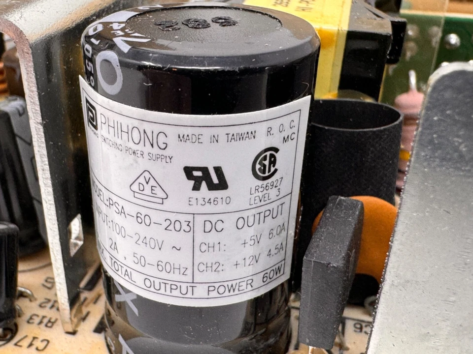 FUENTE DE ALIMENTACIÓN CONMUTADA PHIHONG PSA60203 100-240VAC 50-60HZ, POTENCIA DE SALIDA 60W Foto 2 de 4