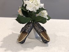 Toms Girls size 9