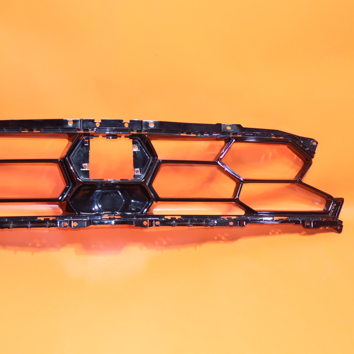 LAMBORGHINI URUS GRILLE UPPER 2018 2019 4ML807639A OEM DAMAGED