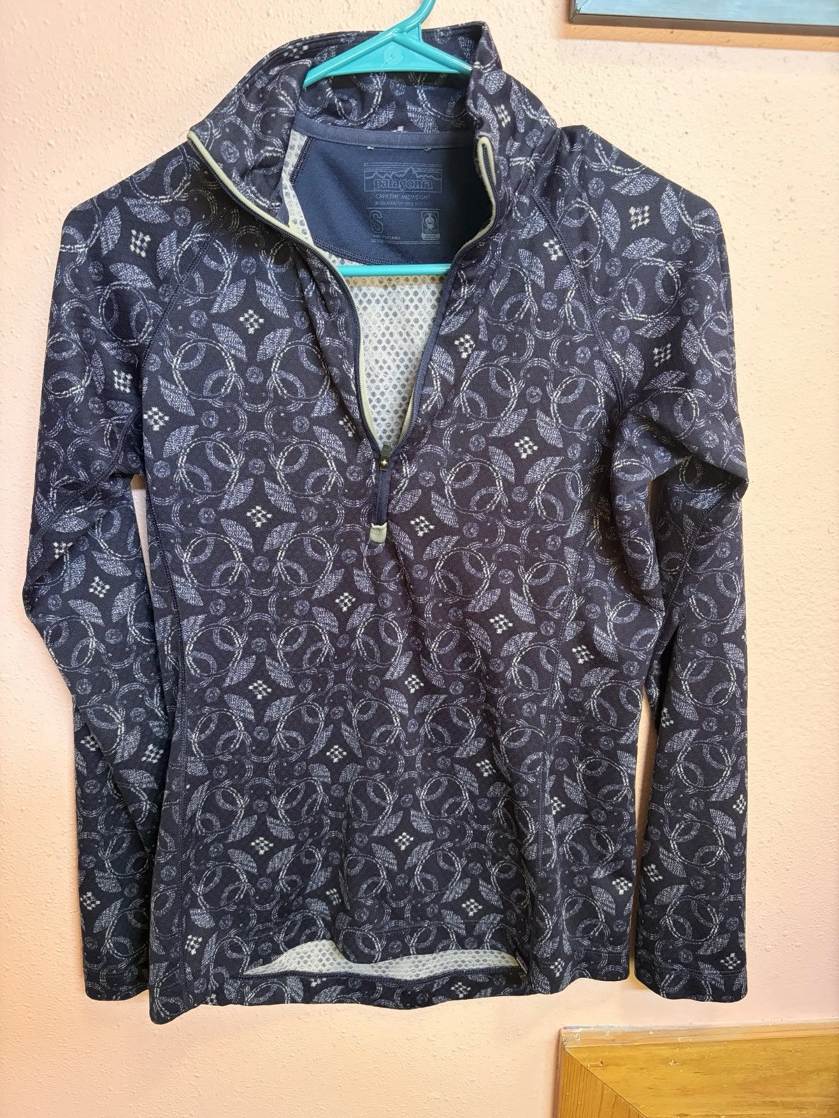 Patagonia Women's Small Capilene 3 Midweight 1/2 Zip Navy Blue Print Baselayer