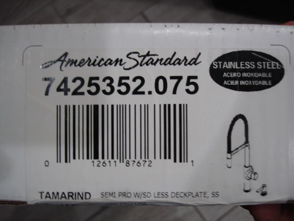 Grifo de cocina semiprofesional Tararind American Standard 7425352.075 con dispensador de jabón Foto 2 de 4