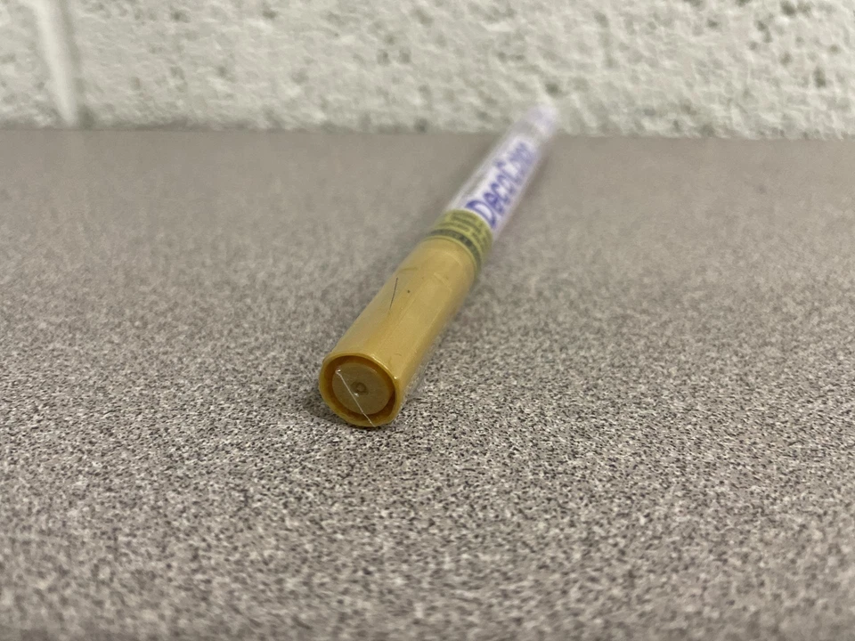 Marcador Marvy Uchida DECOColor Líquido Extra Fino DORADO 120-S Foto 2 de 3