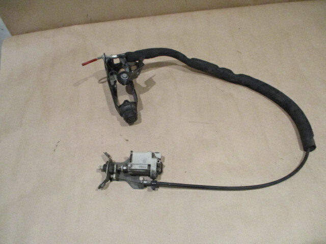 Ferrari 458 Italia - Fuel Door Opening Actuator & Cable   - P/N 69918500