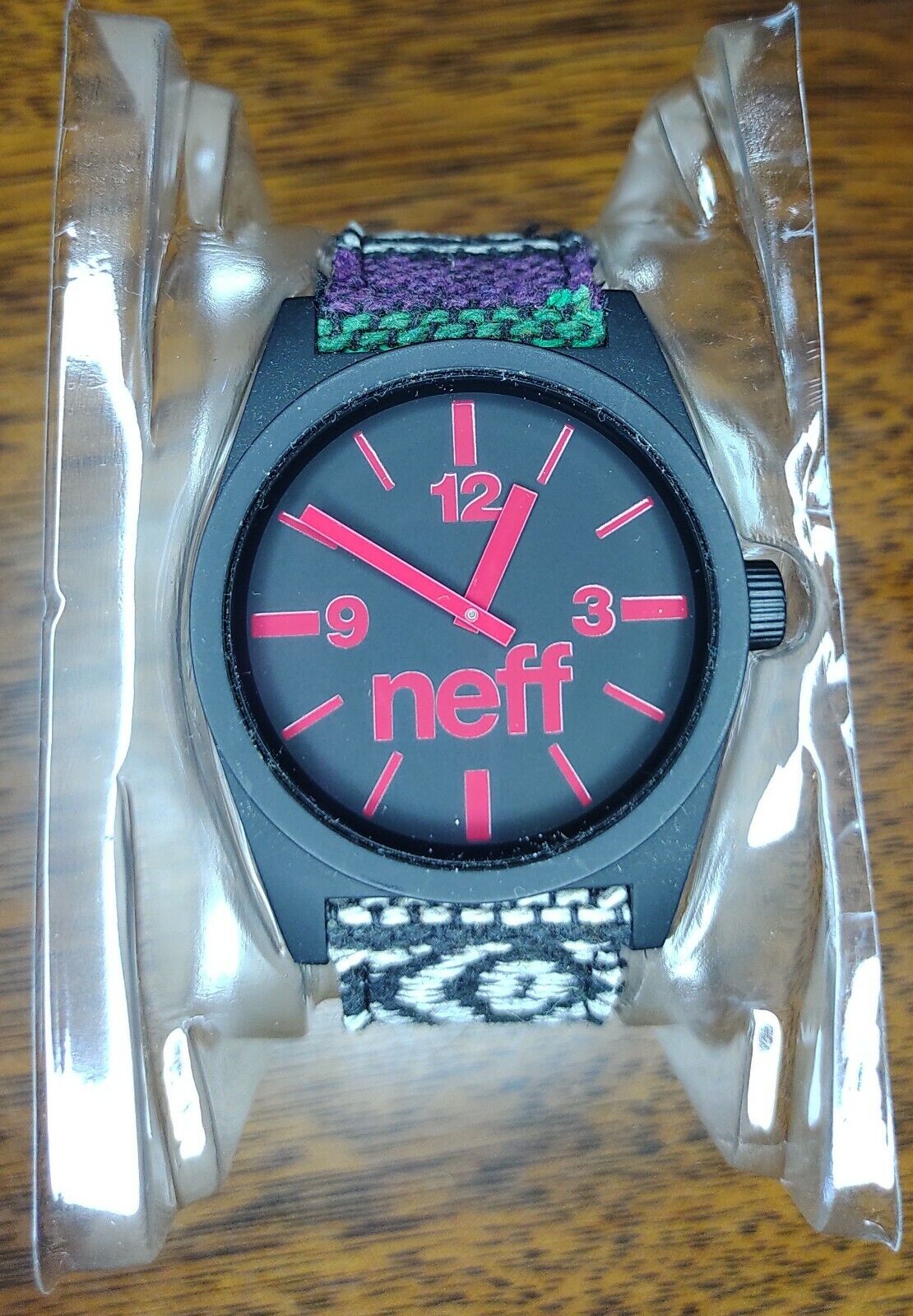 NIB Neff Daily Woven Rug Print Watch With New Battery
