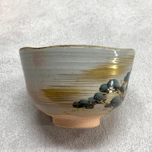 Gilded Pine Kyo Ware Matcha Bowl by Keihō Watanabe with Signed Wooden Box - Picture 7 of 13